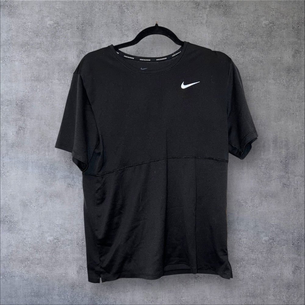 Nike Black Short Sleeve‎ Tee for Versatile Comfort